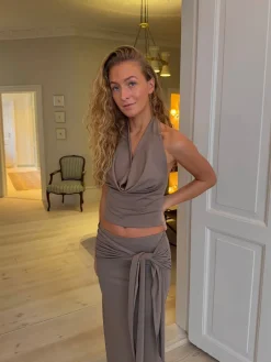 Design By Si Tella halternecktop - Taupe Sale