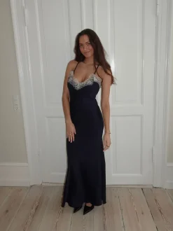 Design By Si Tena kjole med blondedetaljer - Navy/hvid Sale