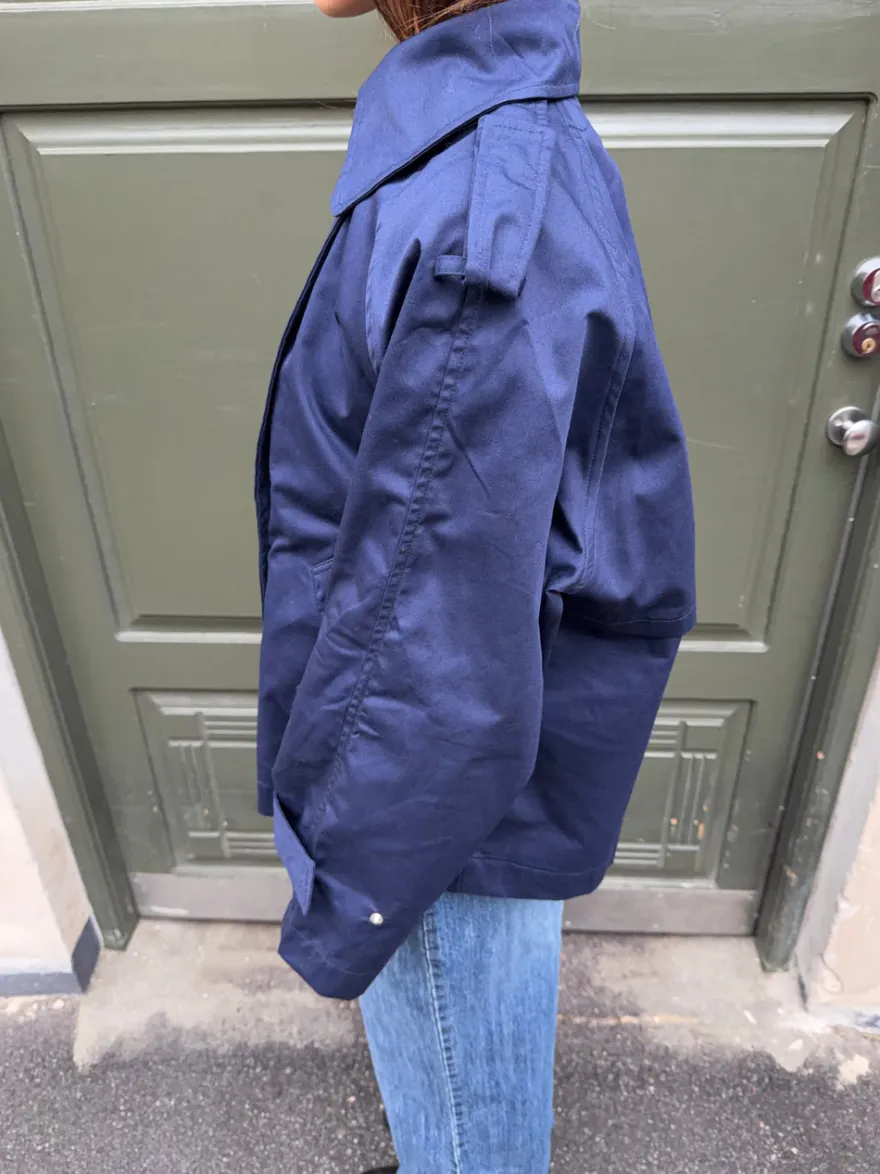 Design By Si Tenny kort trenchcoat - Navy Sale