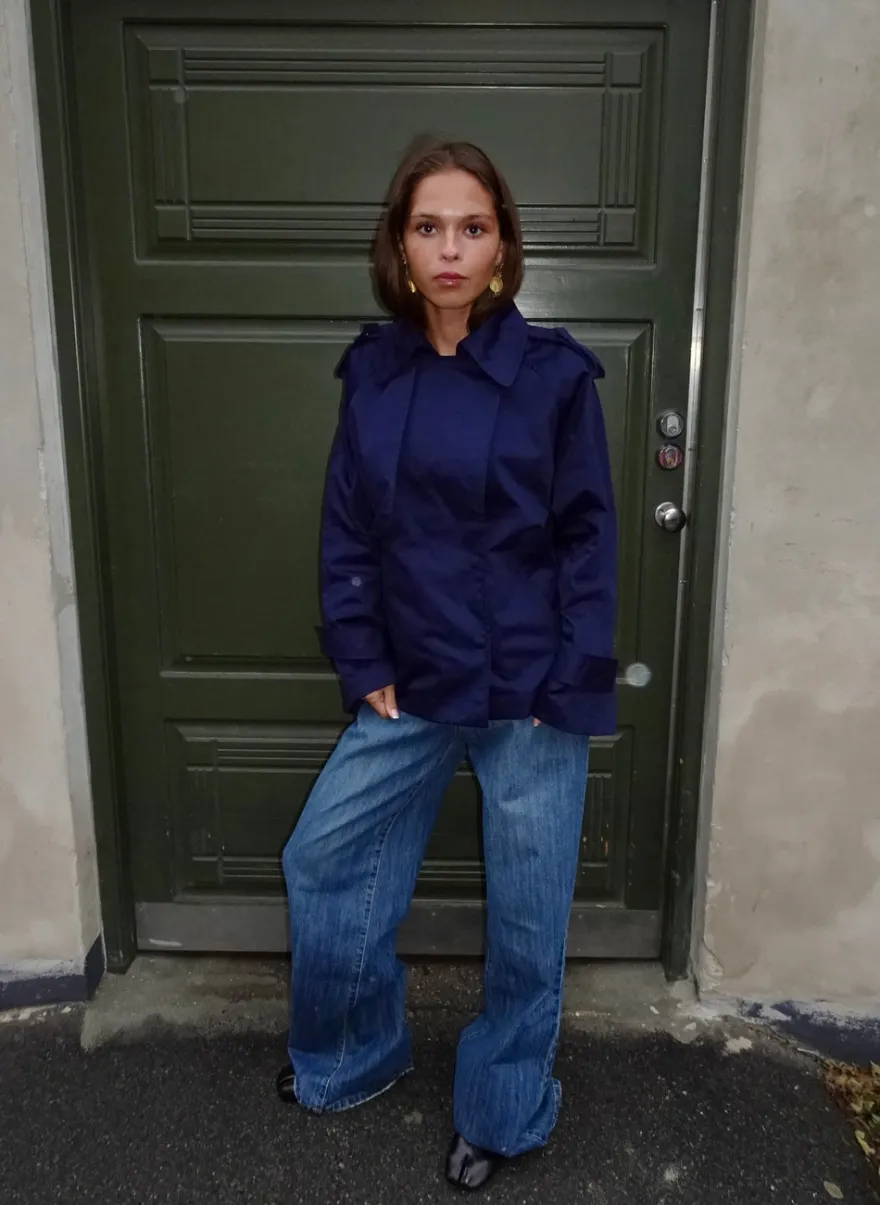 Design By Si Tenny kort trenchcoat - Navy Sale