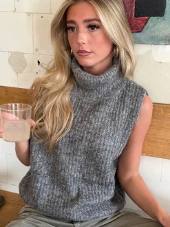 Design By Si Thalia strikket vest med rullekrave - Grå Clearance