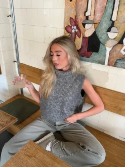 Design By Si Thalia strikket vest med rullekrave - Grå Clearance
