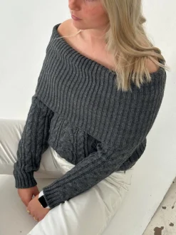Design By Si Theresa off-shoulder strik - Grå Online