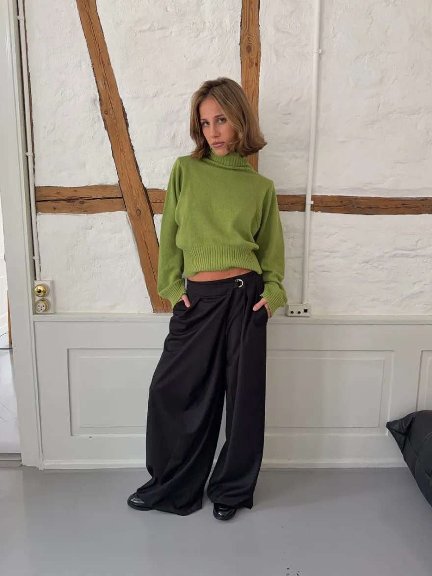 Design By Si Trina suitbukser med spændedetalje - Sort Best