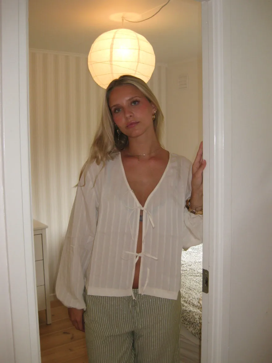 Design By Si Tuniva bluse med bindedetaljer - Off white Online
