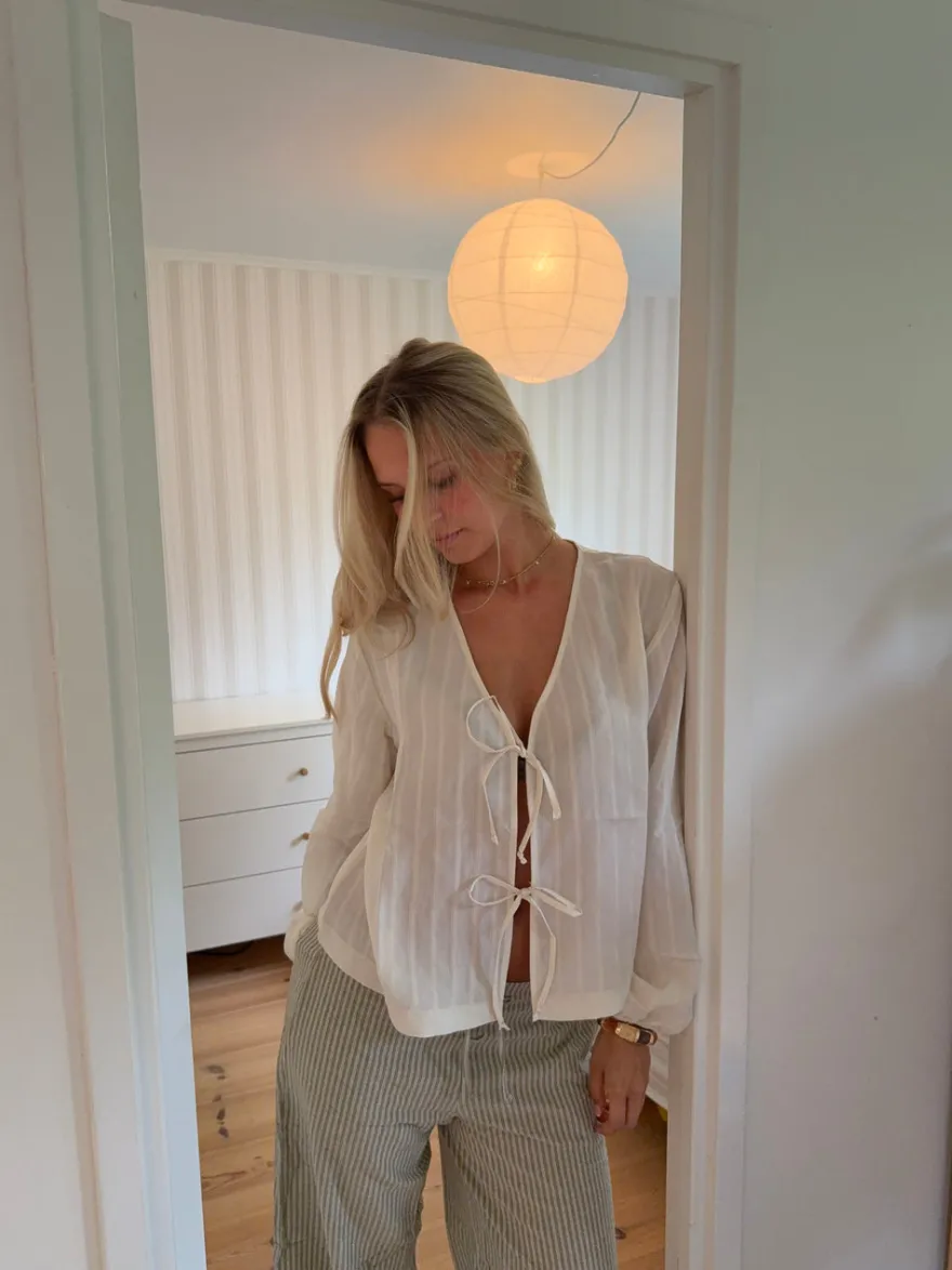 Design By Si Tuniva bluse med bindedetaljer - Off white Online