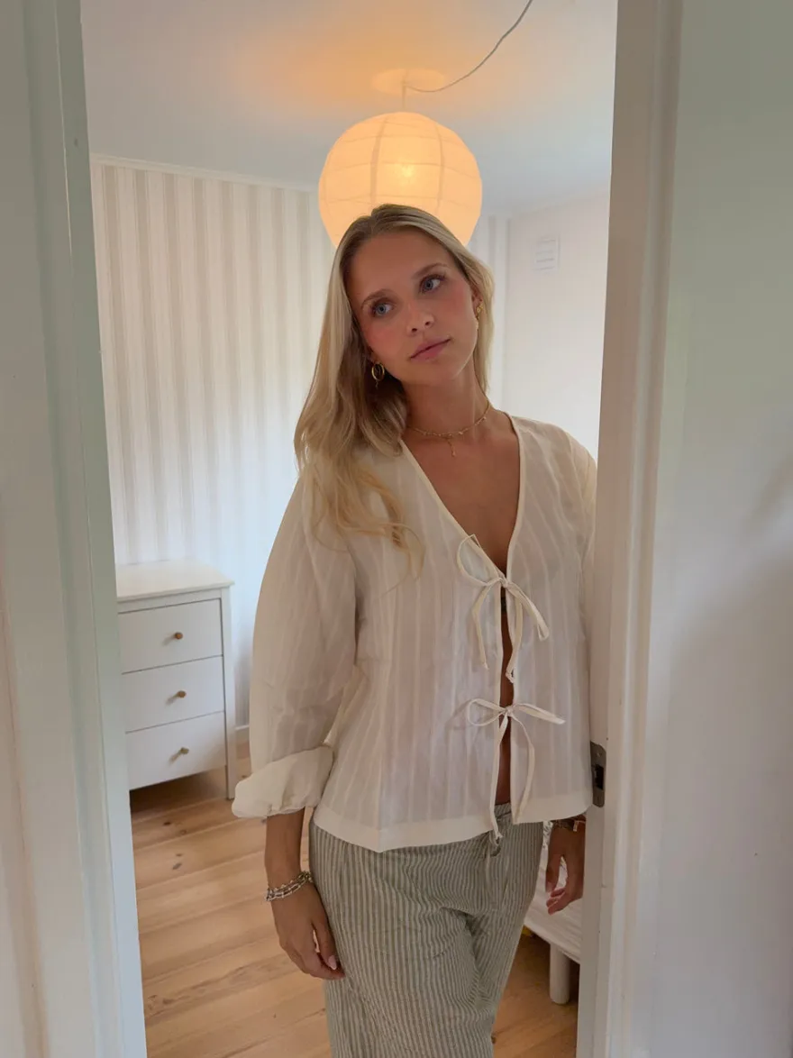 Design By Si Tuniva bluse med bindedetaljer - Off white Online