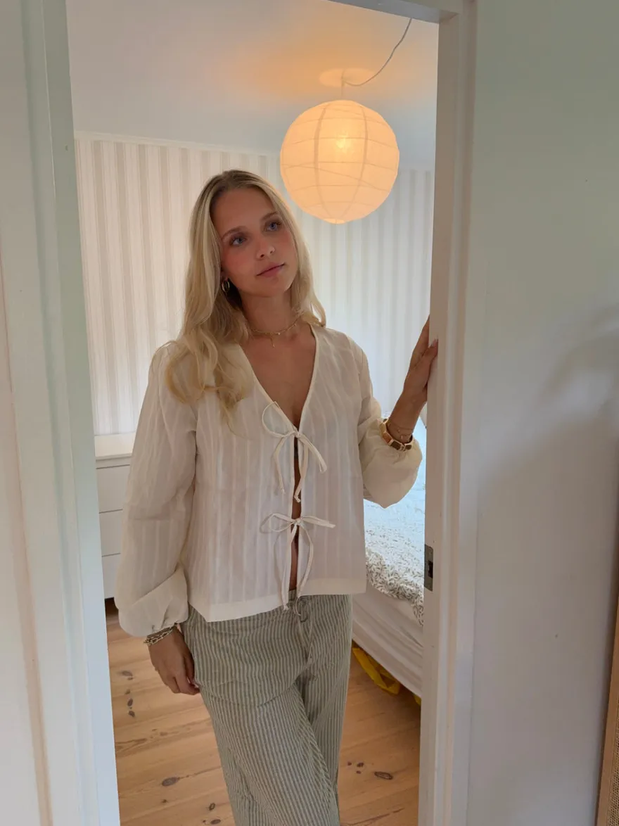 Design By Si Tuniva bluse med bindedetaljer - Off white Online
