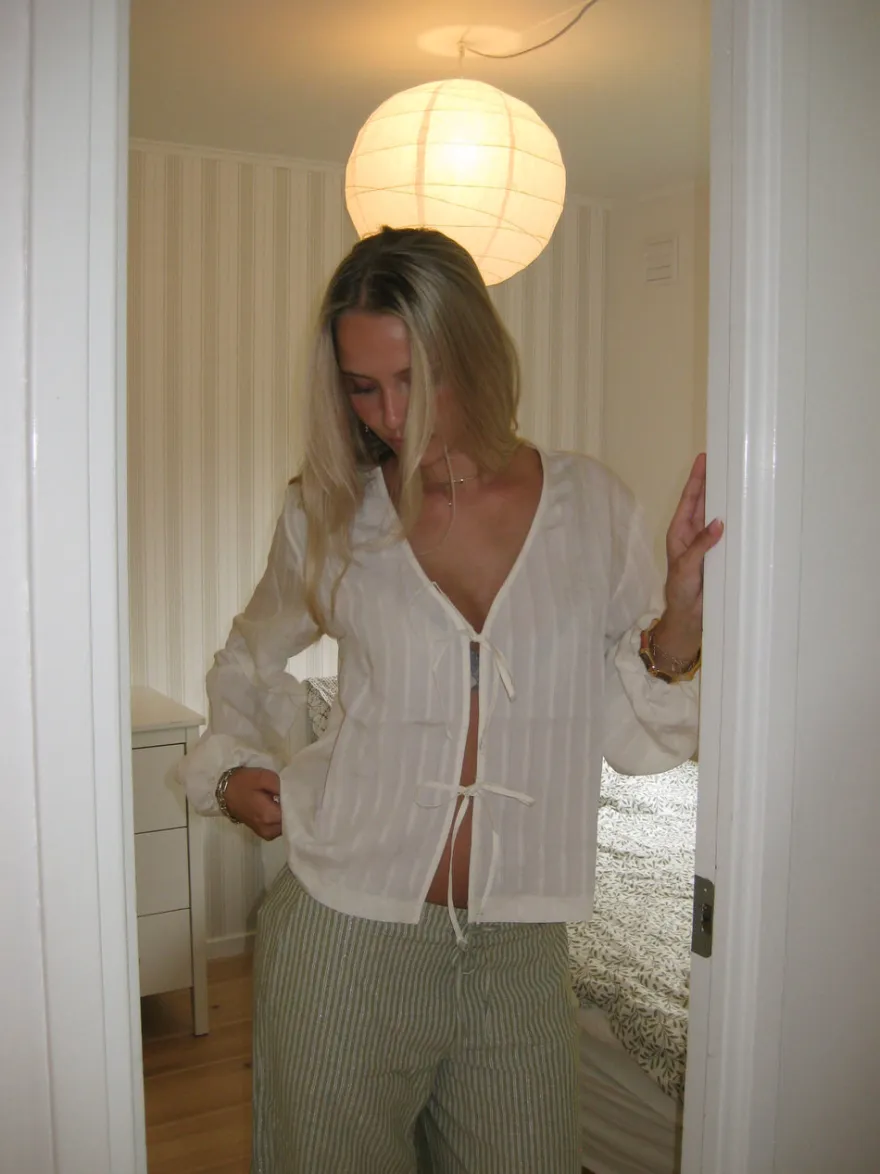 Design By Si Tuniva bluse med bindedetaljer - Off white Online