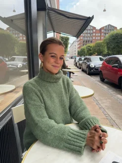 Design By Si Valdamara oversized striktrøje med turtleneck - Grøn Best