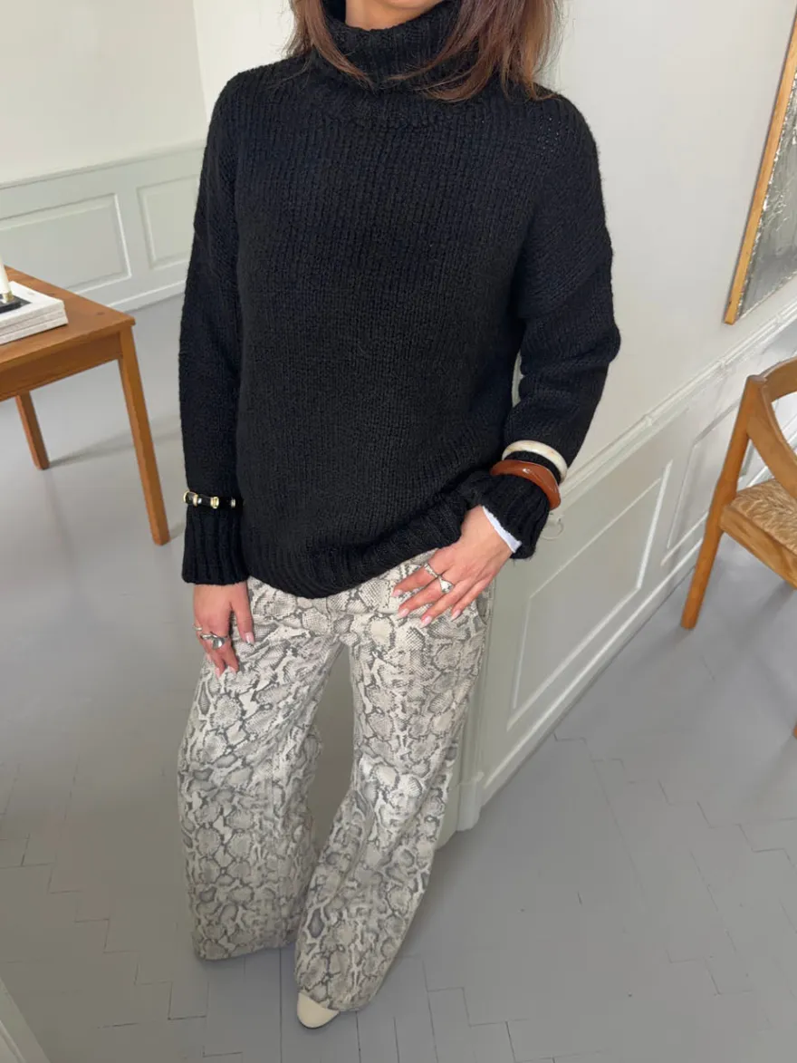 Design By Si Valdamara oversized striktrøje med turtleneck - Sort Sale