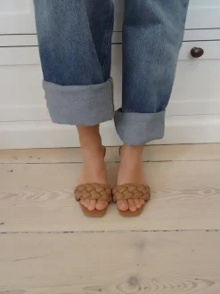Design By Si Yasmin mules med flet - Beige
