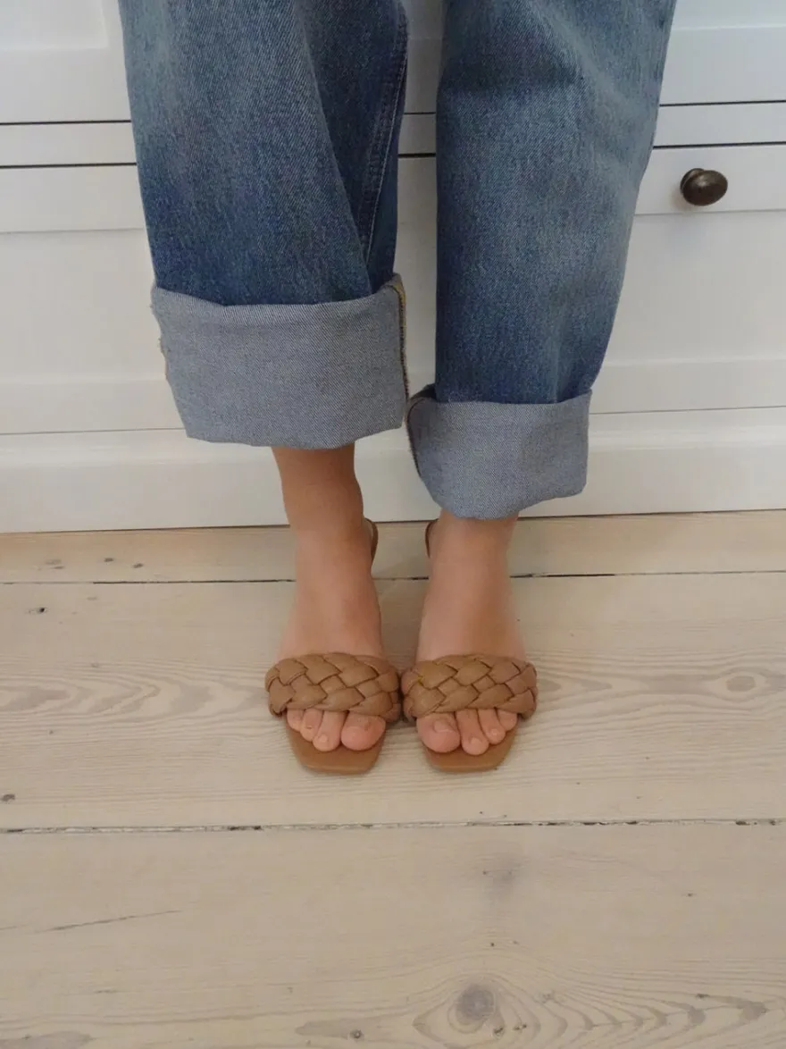 Design By Si Yasmin mules med flet - Beige
