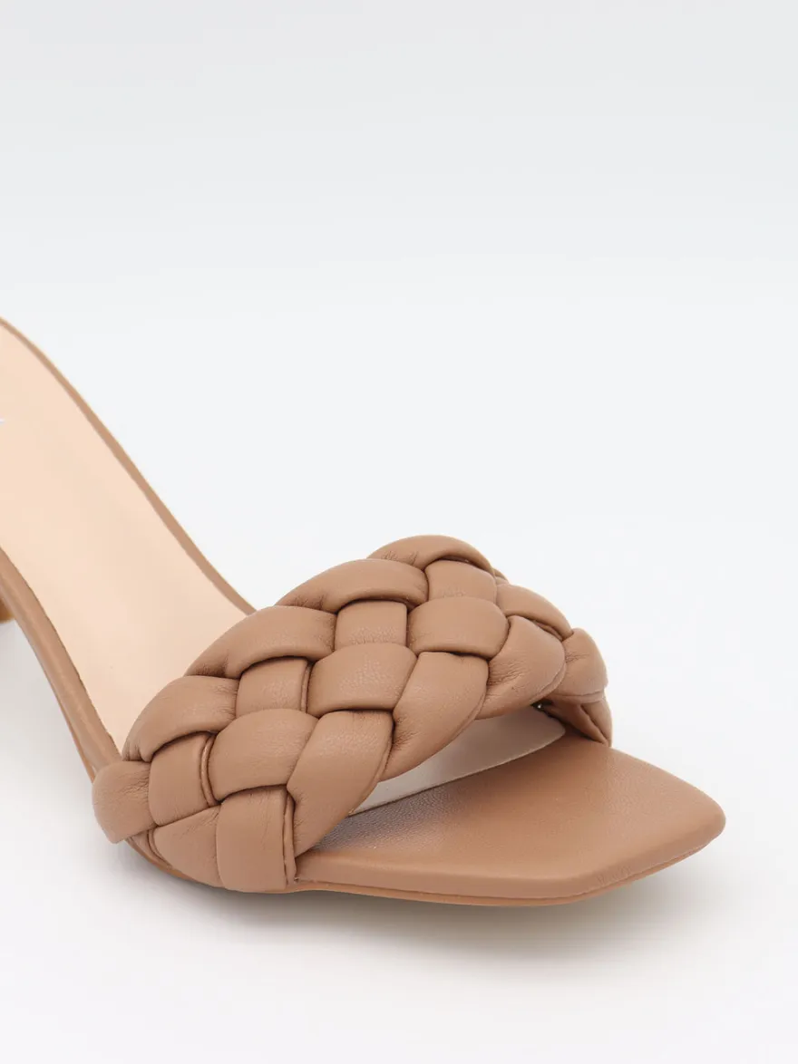 Design By Si Yasmin mules med flet - Beige