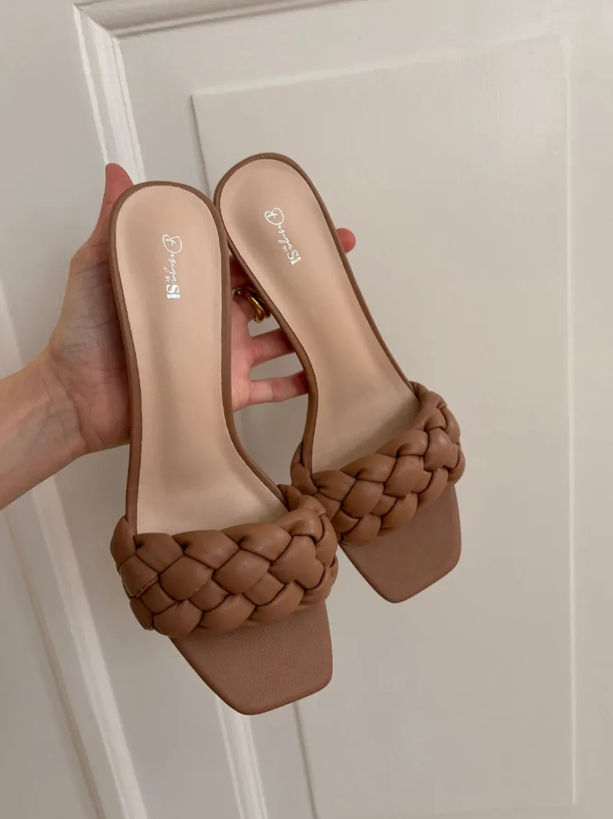Design By Si Yasmin mules med flet - Beige