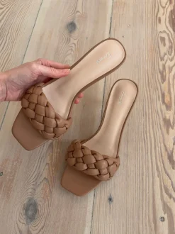Design By Si Yasmin mules med flet - Beige