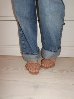 Design By Si Yasmin mules med flet - Beige